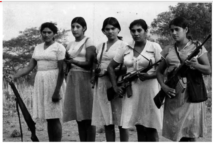 Foto en blanco y negro de un grupo de personas posando para una foto

El contenido generado por IA puede ser incorrecto.